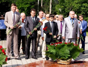 В Симферополе прошло возложение цветов в День памяти жертв депортации