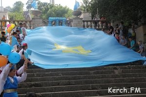 В Керчи отметили день крымскотатарского флага