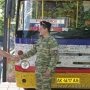 Спикер Крыма расписался в автобусе самообороны