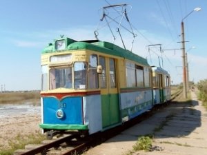 Единственный пляжный трамвай в Крыму встал