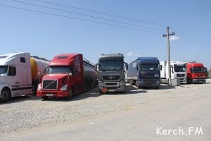 В Керчи дальнобойщики грозятся перекрыть дорогу в «Порт-терминал»