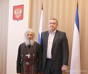 Сергей Аксёнов провёл встречу со схиигуменом Сергием