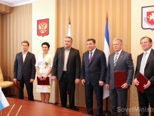 Аксенов встретился с делегацией из Свердловской области