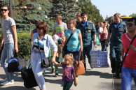 МЧС России продолжает доставлять вынужденных переселенцев из Украины в различные регионы Российской Федерации