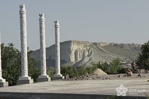 У Белой скалы продолжается возведение парка аттракционов