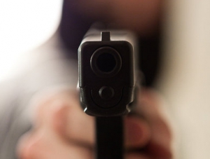 Пенсионер выстрелил из пистолета в своего соседа