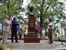 В Столице Крыма установили бюст Владимиру Высоцкому