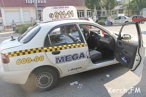 В Керчи пострадали в аварии две женщины-пассажирки такси