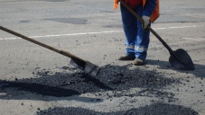 Через неделю в Крыму пообещали начать ремонт дорог