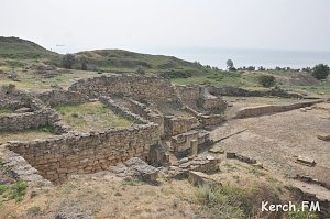 Древнегреческие некрополи в Керченском заповеднике исследуют владимирские студенты