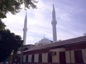 Над мечетью в Крыму выросли 33-метровые минареты