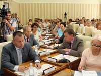 Правительство Крыма установило предельную стоимость транспорта, мебели и оргтехники для госслужащих