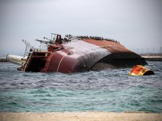 В Крыму поставили памятник затопленным в Донузлаве кораблям