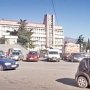 В Алуште ограничили въезд на стоянку возле городского совета