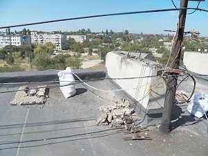 В Керчи начался обещанный ремонт крыши на Горького
