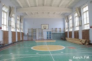 Некоторым школам Керчи город помогает с ремонтом