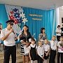 Сотрудники евпаторийской полиции поздравили школьников с Днем знаний и обеспечили правопорядок на торжественных линейках