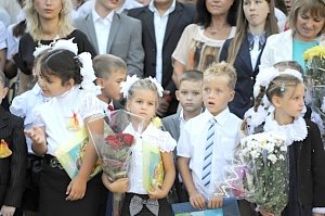 В школах Севастополя в День знаний прошли торжественные линейки