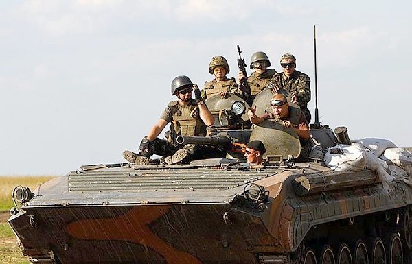Украинские военные подтвердили сдачу аэропорта Луганска