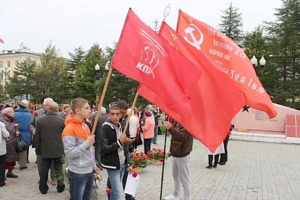 Магаданская область. Коммунисты приняли участие в митинге в честь окончания Второй мировой войны