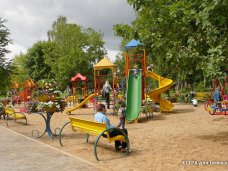 В Ленинском районе отремонтируют детские площадки
