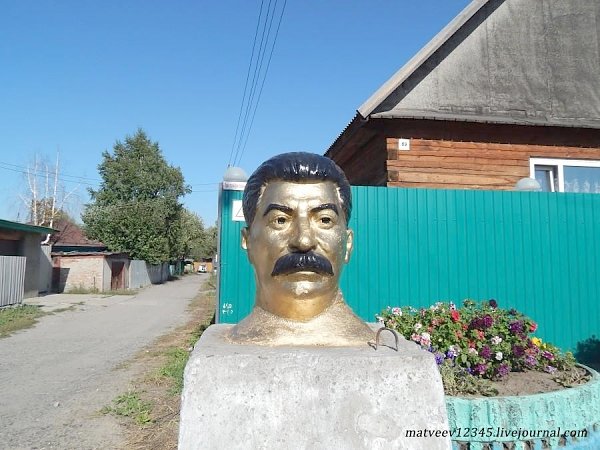 В Новосибирске появился памятник Сталину