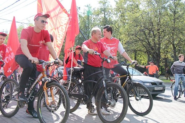 В Столице России прошёл велопробег молодежи Донбасса за подписание "Декрета о Мире"