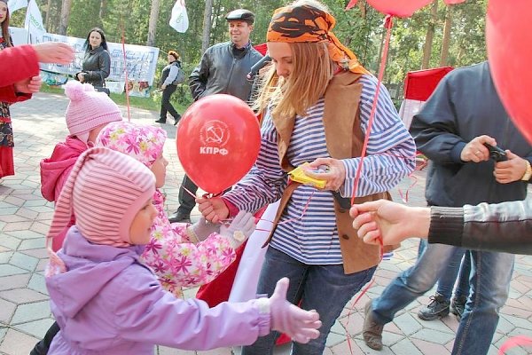 Челябинск. Коммунисты приняли участие в ежегодном общественно-политическом вернисаже