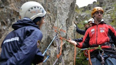 Спасатели решили устроить соревнования на скале возле Фороса