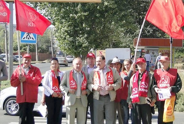 Акция «Красные в городе» - форма привлечения внимания курян к партии