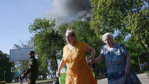 В Донецке идут перестрелки из тяжелых орудий, слышны взрывы