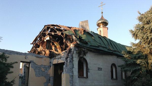 Взрывы и залпы слышны в пяти районах Донецка