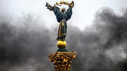 На Майдане в Киеве засох символ мира