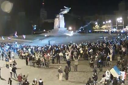 Фашисты в Харькове повалили памятник Ленину