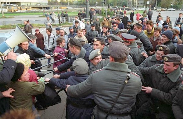 Публицист Александр Евдокимов: События в Москве после издания ельцинского указа 1400 были очень похожи то, что сейчас происходит на востоке Украины