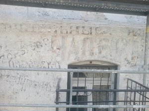 На фасаде поликлиники найдены надписи 1920-х годов