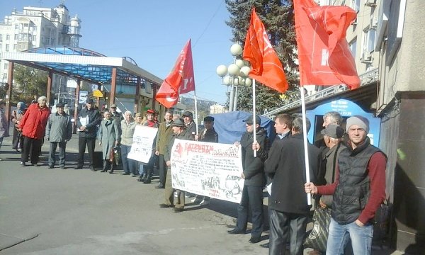 «Не забудем! Не простим!». Пикет липецких коммунистов