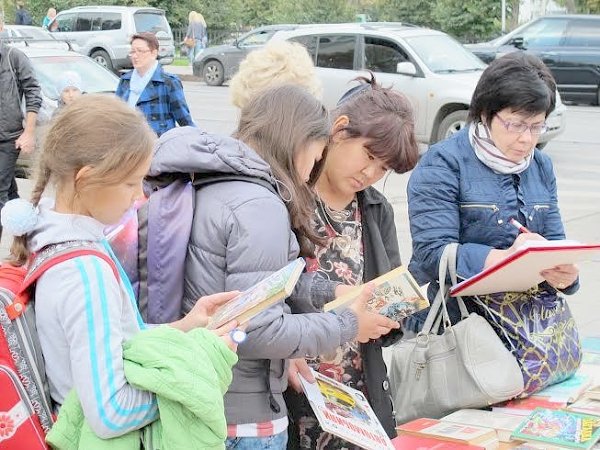 В Самаре продолжается акция «Книга против деградации»