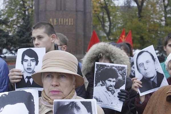 «Требуем суда над палачами!». Ярославские коммунисты организовали митинг памяти погибших в октябре 1993-го