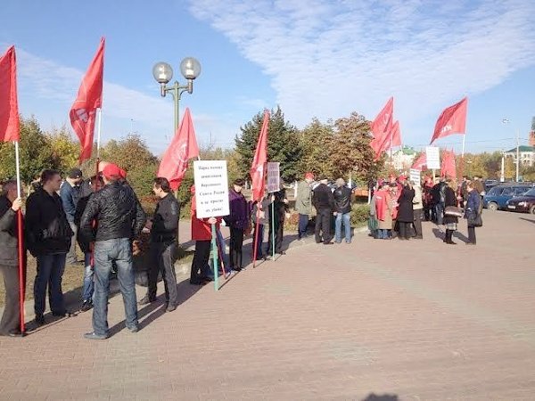 Пикеты в рамках всероссийской акции памяти защитников Советской Конституции прошли в Орловской области