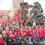 «Склоняем головы в память о мужественных защитниках Советской Конституции»