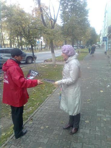 В Великом Новгороде коммунисты провели пикеты в память жертв кровавых событий октября 1993-го года