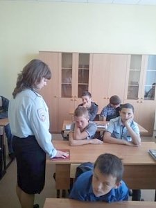Кировские полицейские рассказали школьникам о вреде наркотиков