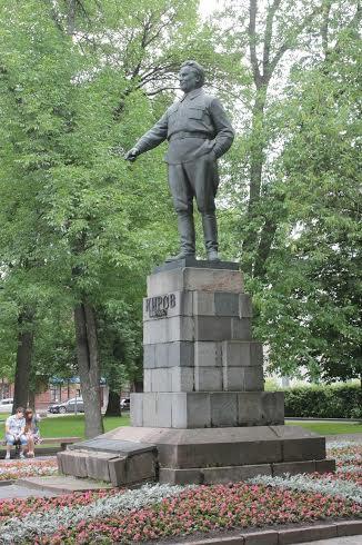 Псковские коммунисты добьются ремонта памятника С.М. Кирову