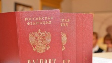 С ноября в Крыму пообещали увольнять сотрудников ФМС за очереди и ошибки в паспортах