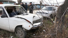 На востоке Крыма пьяный водитель врезался в дерево