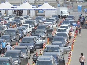 Более 700 автомобилей ожидают переправы через Керченский пролив