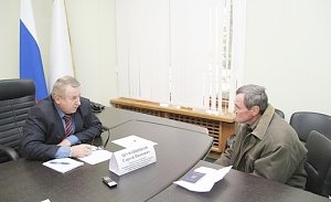 Глава парламентского комитета Сергей Шувайников провел прием граждан