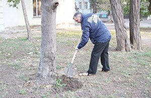 Глава Госсовета Владимир Константинов, члены Президиума и депутаты крымского парламента провели субботник в рамках Всекрымской акции «Чистый Крым»