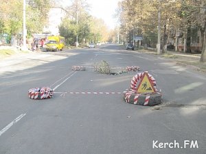 В Керчи снова провалилась дорога на Горького